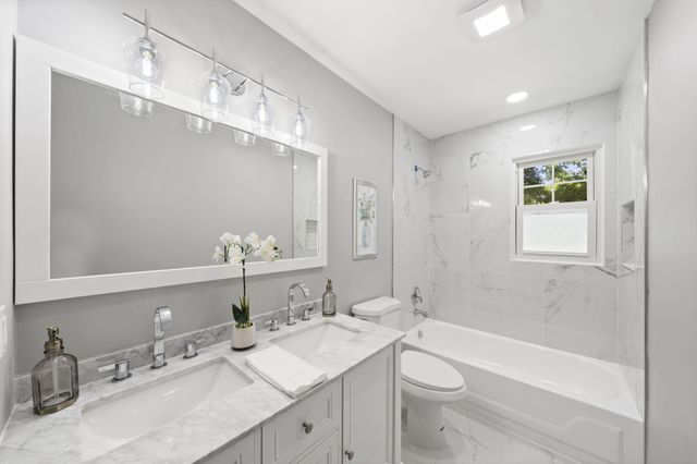 4 DOROTHEA TER, Lawrence, NJ 08648
