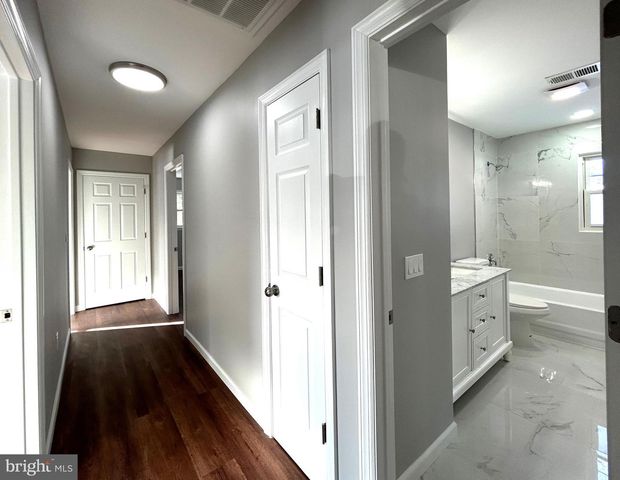 4 DOROTHEA TER, Lawrence, NJ 08648