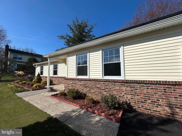 4 DOROTHEA TER, Lawrence, NJ 08648