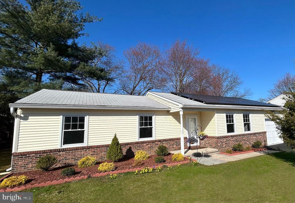 4 DOROTHEA TER, Lawrence, NJ 08648