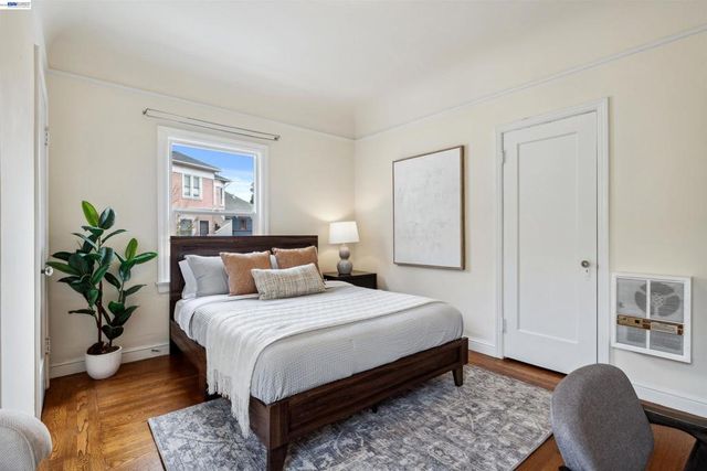 1438 Lakeshore Ave 6, Oakland, CA 94606