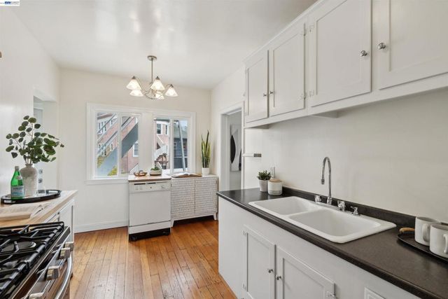 1438 Lakeshore Ave 6, Oakland, CA 94606