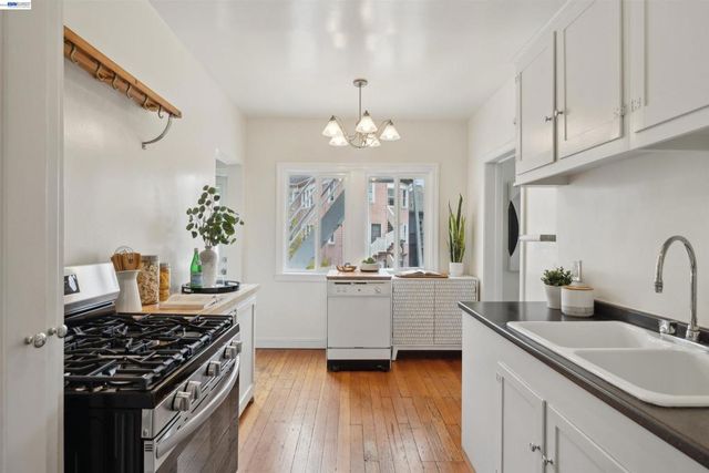 1438 Lakeshore Ave 6, Oakland, CA 94606