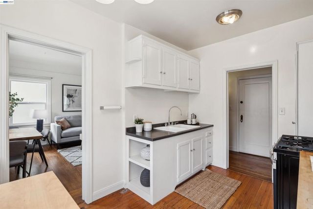 1438 Lakeshore Ave 6, Oakland, CA 94606