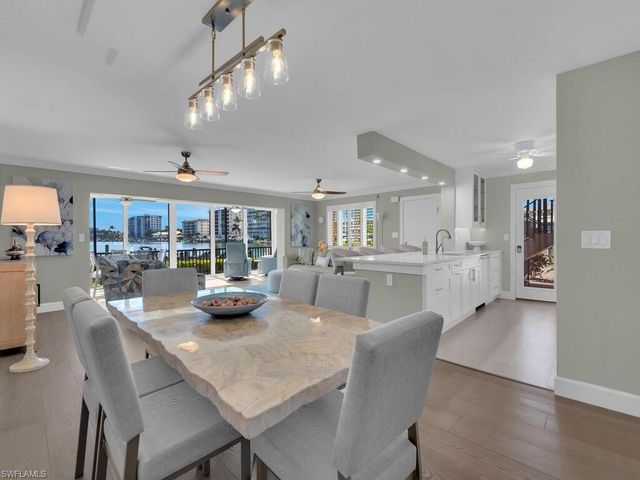 222 Harbour DR # 103, Naples, FL 34103