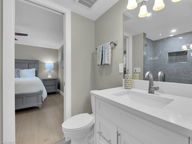 222 Harbour DR # 103, Naples, FL 34103