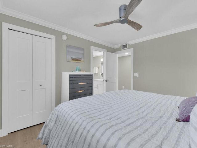 222 Harbour DR # 103, Naples, FL 34103