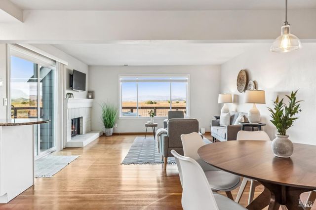 616 Santana Rd, Novato, CA 94945