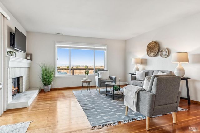 616 Santana Rd, Novato, CA 94945