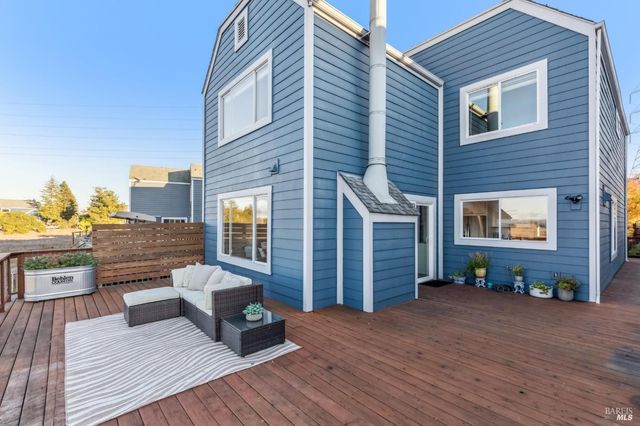 616 Santana Rd, Novato, CA 94945