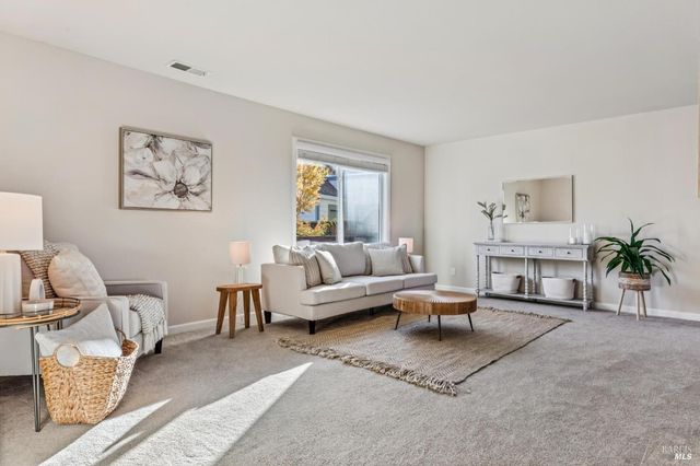 616 Santana Rd, Novato, CA 94945