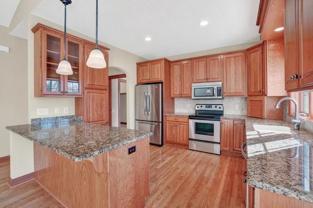 1444 Hidden Waters CIRCLE, West Bend, WI 53095