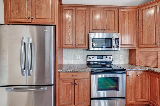 1444 Hidden Waters CIRCLE, West Bend, WI 53095