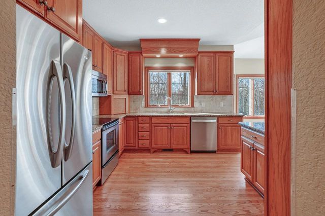 1444 Hidden Waters CIRCLE, West Bend, WI 53095