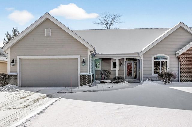 1444 Hidden Waters CIRCLE, West Bend, WI 53095