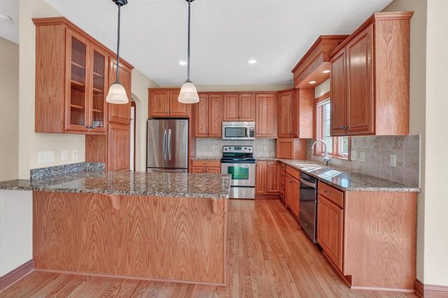 1444 Hidden Waters CIRCLE, West Bend, WI 53095