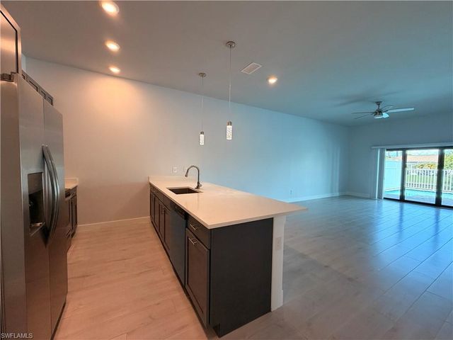 233 SW 47th TER, Cape Coral, FL 33914