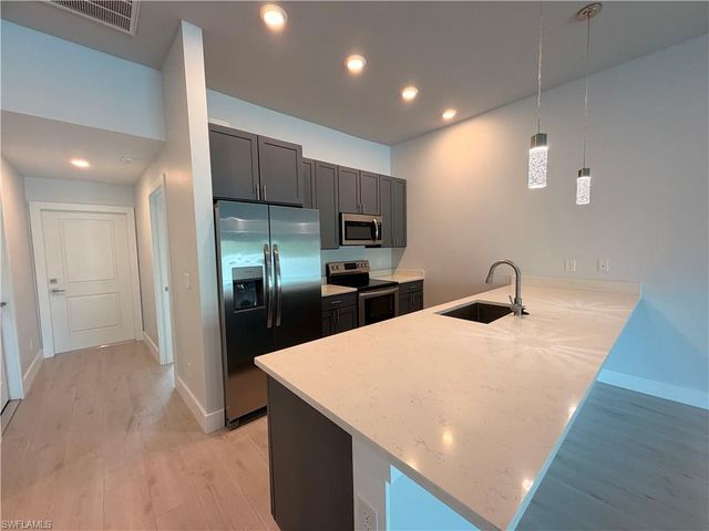 233 SW 47th TER, Cape Coral, FL 33914