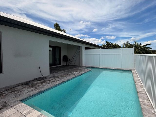 233 SW 47th TER, Cape Coral, FL 33914