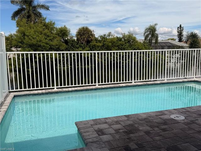 233 SW 47th TER, Cape Coral, FL 33914