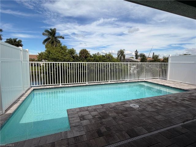 233 SW 47th TER, Cape Coral, FL 33914