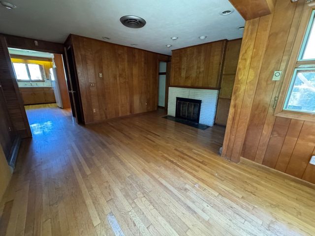 50 Van Horn St, Chicopee, MA 01013