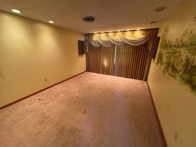 50 Van Horn St, Chicopee, MA 01013