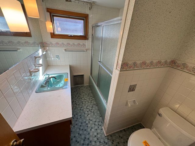 50 Van Horn St, Chicopee, MA 01013