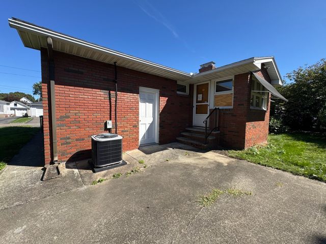 50 Van Horn St, Chicopee, MA 01013