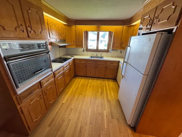 50 Van Horn St, Chicopee, MA 01013