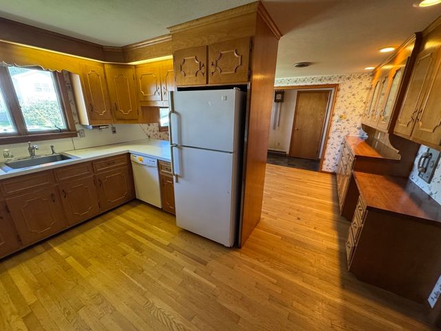 50 Van Horn St, Chicopee, MA 01013
