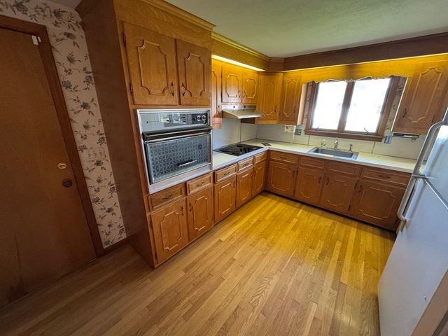 50 Van Horn St, Chicopee, MA 01013