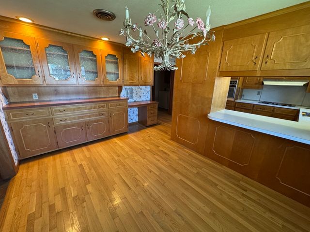 50 Van Horn St, Chicopee, MA 01013