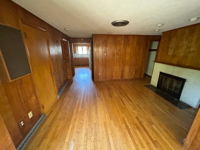 50 Van Horn St, Chicopee, MA 01013