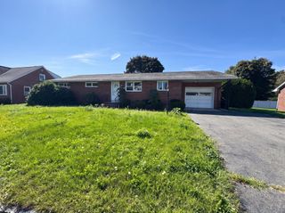 50 Van Horn St, Chicopee, MA 01013