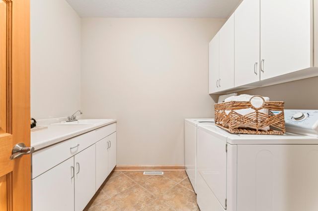 2090 Jade Lane NE, Rochester, MN 55906