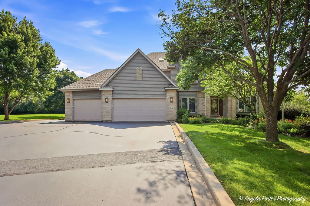 8420 Saint Moritz Drive, Spring Grove, IL 60081