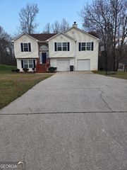 35 Pembroke Place, Covington, GA 30016