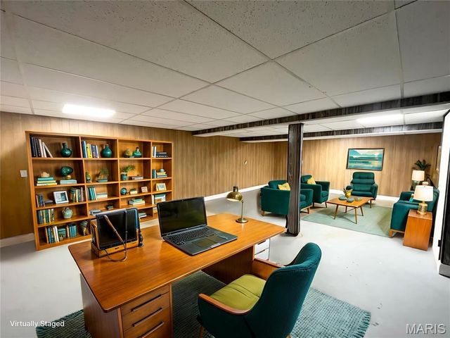 10700 Hallstead Drive, St Louis, MO 63136