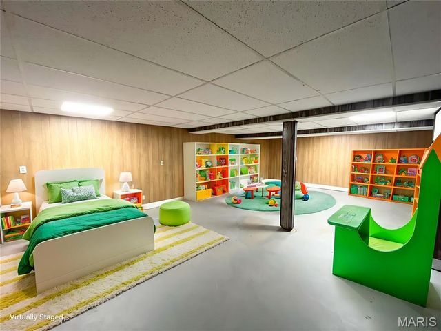 10700 Hallstead Drive, St Louis, MO 63136