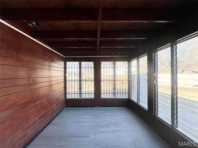 10700 Hallstead Drive, St Louis, MO 63136