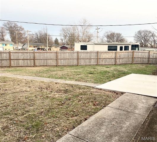 10700 Hallstead Drive, St Louis, MO 63136