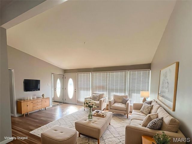 10700 Hallstead Drive, St Louis, MO 63136