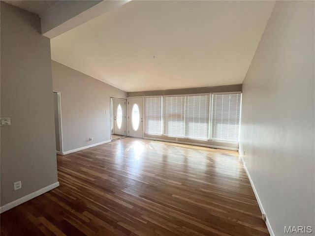 10700 Hallstead Drive, St Louis, MO 63136