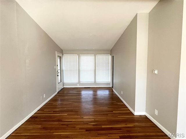 10700 Hallstead Drive, St Louis, MO 63136