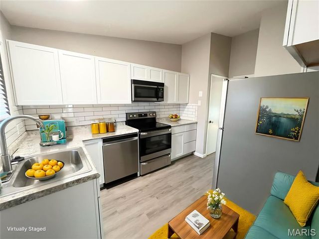 10700 Hallstead Drive, St Louis, MO 63136