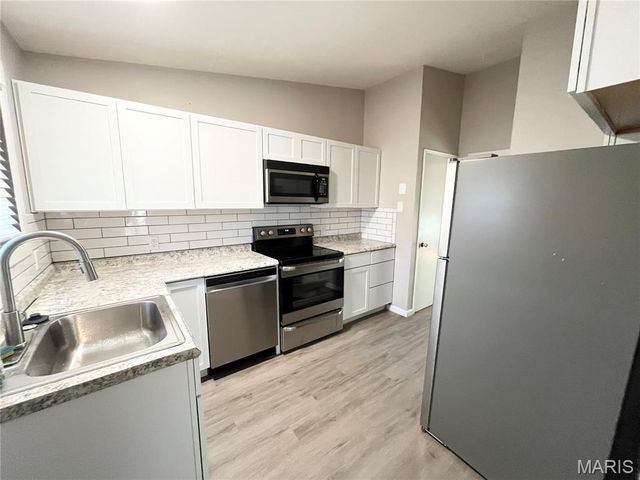 10700 Hallstead Drive, St Louis, MO 63136