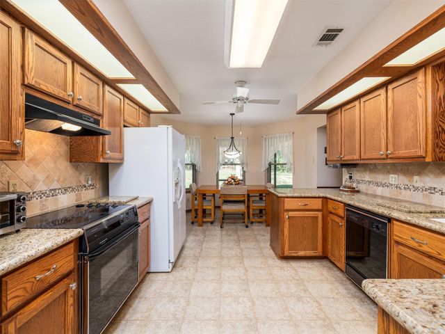 1704 Yokley RD, Rockdale, TX 76567