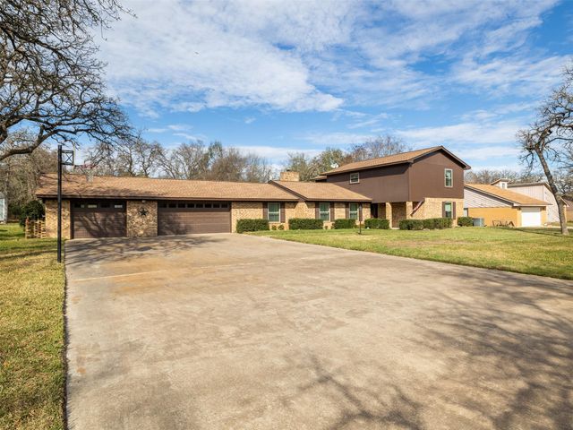1704 Yokley RD, Rockdale, TX 76567
