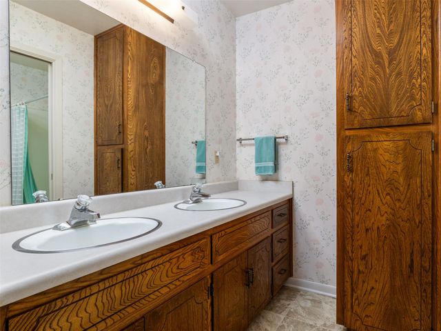 1704 Yokley RD, Rockdale, TX 76567